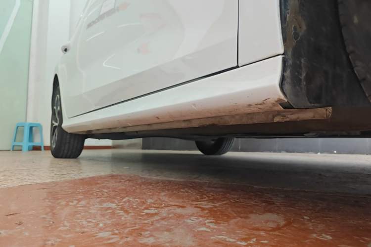 Used MG 5 2023 180 DVVT CVT Luxury Edition Right Side Sill