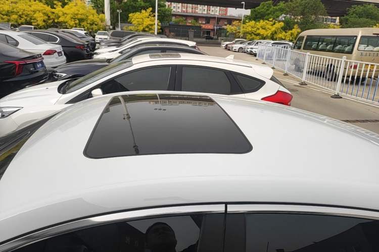 Used MG 5 2023 180 DVVT CVT Luxury Edition Roof
