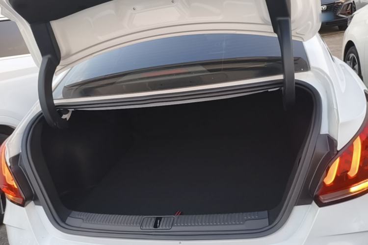Used MG 5 2023 180 DVVT CVT Fashion Edition Trunk