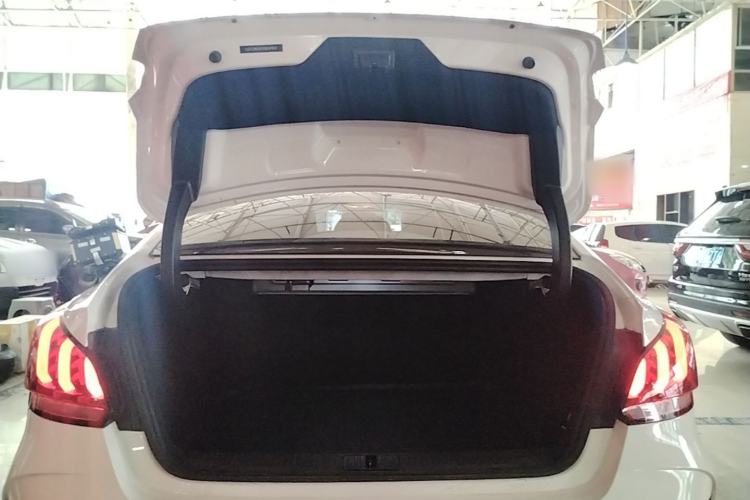 Used MG 5 2023 180 DVVT Manual Fashion Edition Trunk