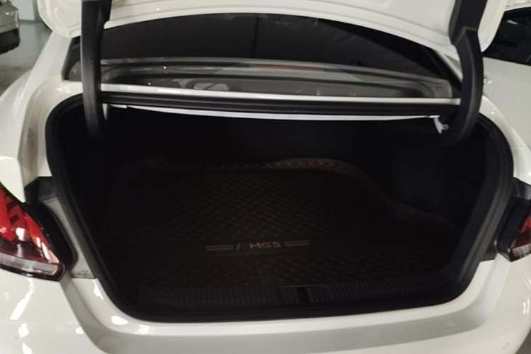 Used MG 5 2023 180 DVVT Manual Fashion Edition Trunk