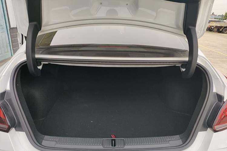 Used MG 5 2023 180 DVVT CVT Fashion Edition Trunk