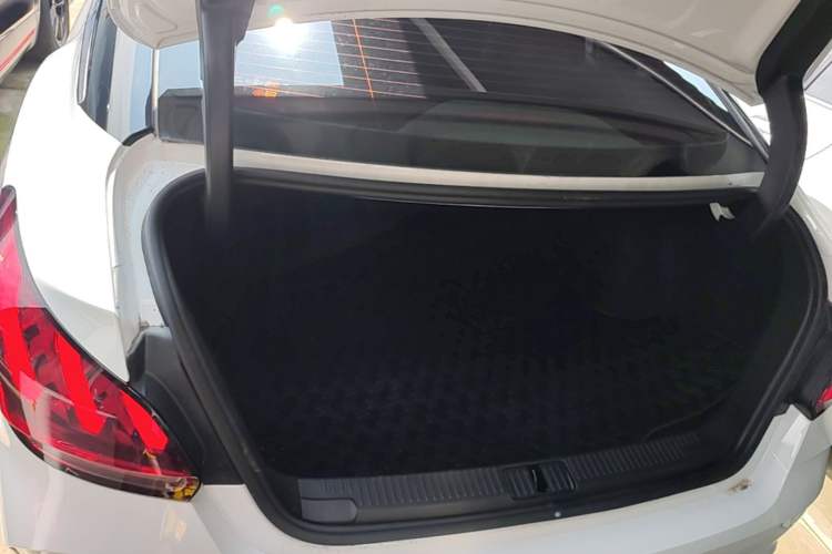Used MG 5 2023 180 DVVT CVT Luxury Edition Trunk