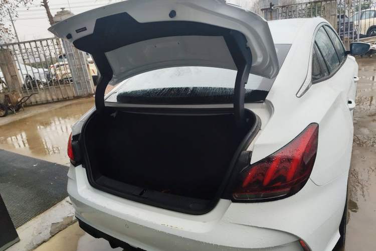 Used MG 5 2023 Facelift Model 180DVVT Manual Fashion Edition Trunk