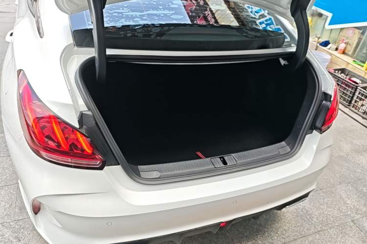 Used MG 5 2023 180 DVVT CVT Luxury Edition Trunk