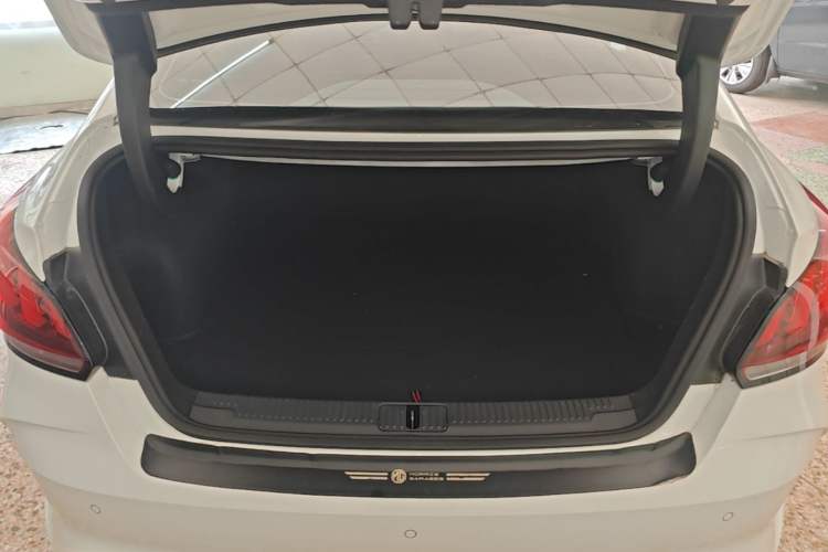 Used MG 5 2023 180 DVVT CVT Luxury Edition Trunk