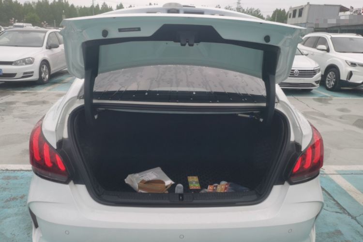 Used MG 5 2023 180 DVVT CVT Luxury Edition Trunk
