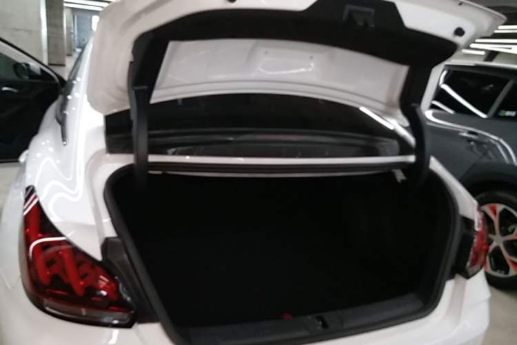 Used MG 5 2023 180 DVVT CVT Luxury Edition Trunk
