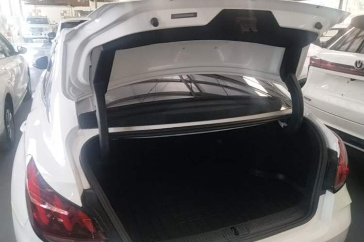 Used MG 5 2023 180 DVVT Manual Fashion Edition Trunk