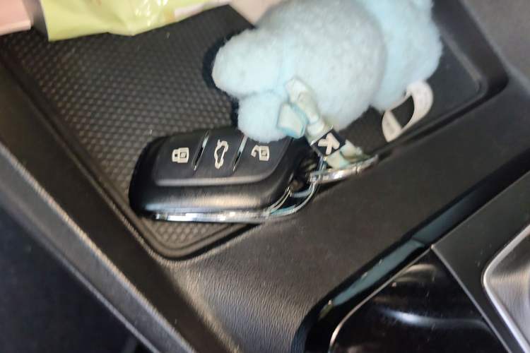 Used MG 5 2023 180 DVVT CVT Luxury Edition Vehicle Key