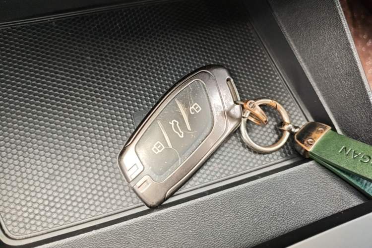 Used MG 5 2023 180 DVVT CVT Luxury Edition Vehicle Key