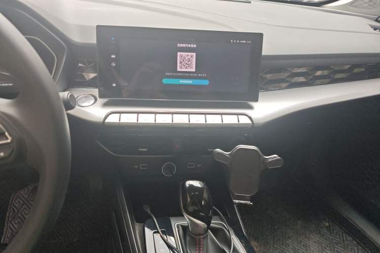 Used MG 5 2023 180 DVVT CVT Luxury Edition Audio And AC Panel
