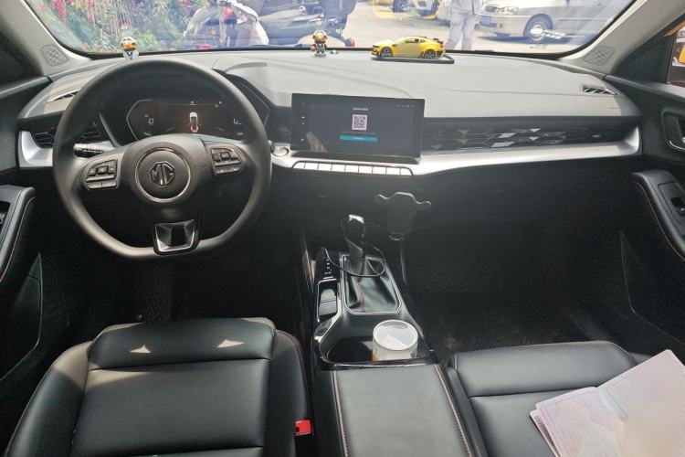 Used MG 5 2023 180 DVVT CVT Luxury Edition Center Console