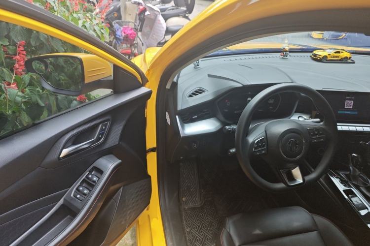 Used MG 5 2023 180 DVVT CVT Luxury Edition Driver Seat