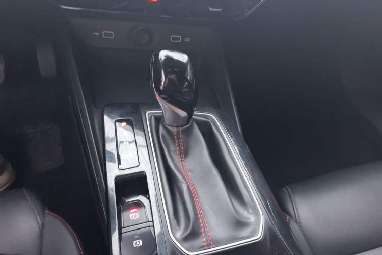 Used MG 5 2023 180 DVVT CVT Luxury Edition Gear Lever