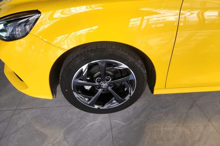 Used MG 5 2023 180 DVVT CVT Luxury Edition Left Front Wheel Hub