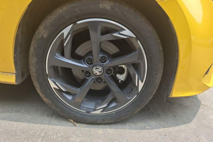Used MG 5 2023 180 DVVT CVT Luxury Edition Right Front Wheel Hub