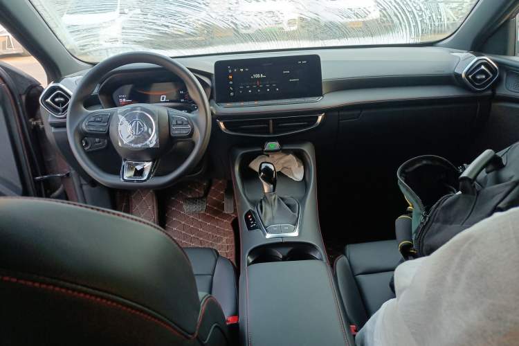 Used MG 5 2025 180 DVVT Global First Edition Center Console
