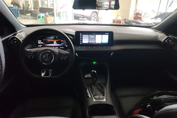 Used MG 5 2025 180 DVVT Global First Edition Center Console
