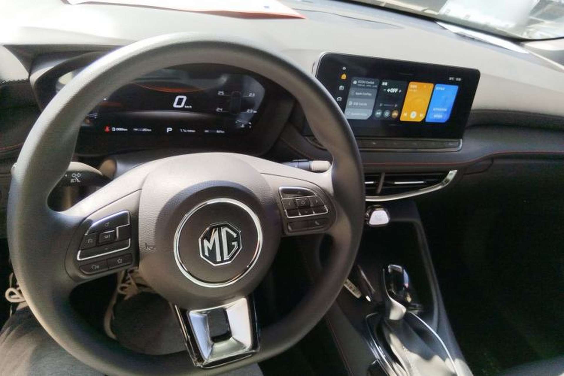 Used MG 5 2025 180 DVVT Global First Edition Center Console