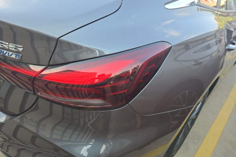 Used MG 5 2025 180 DVVT Global Luxury Edition Exterior 3