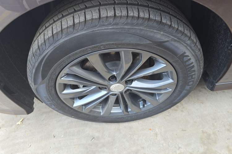 Used MG 5 2025 180 DVVT Global Luxury Edition Exterior 4