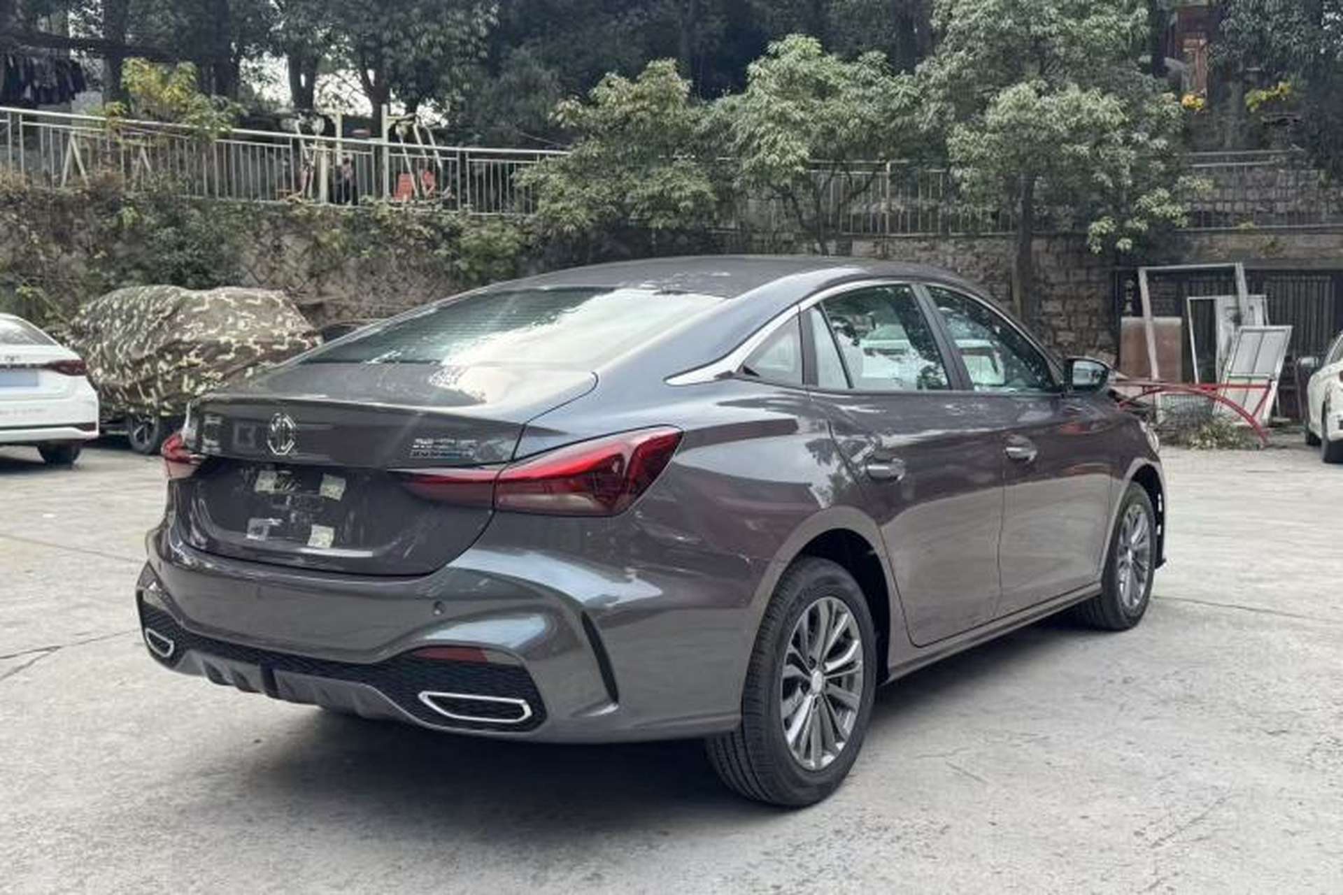Used MG 5 2025 180 DVVT Global Luxury Edition Exterior 4
