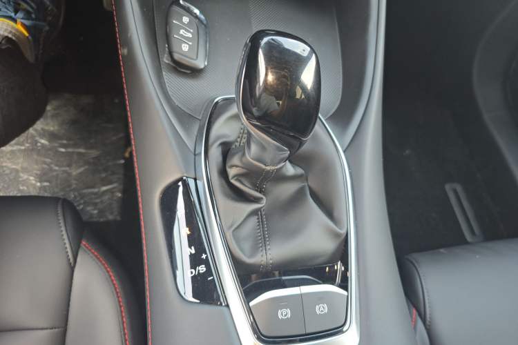 Used MG 5 2025 180 DVVT Global Luxury Edition Gear Lever