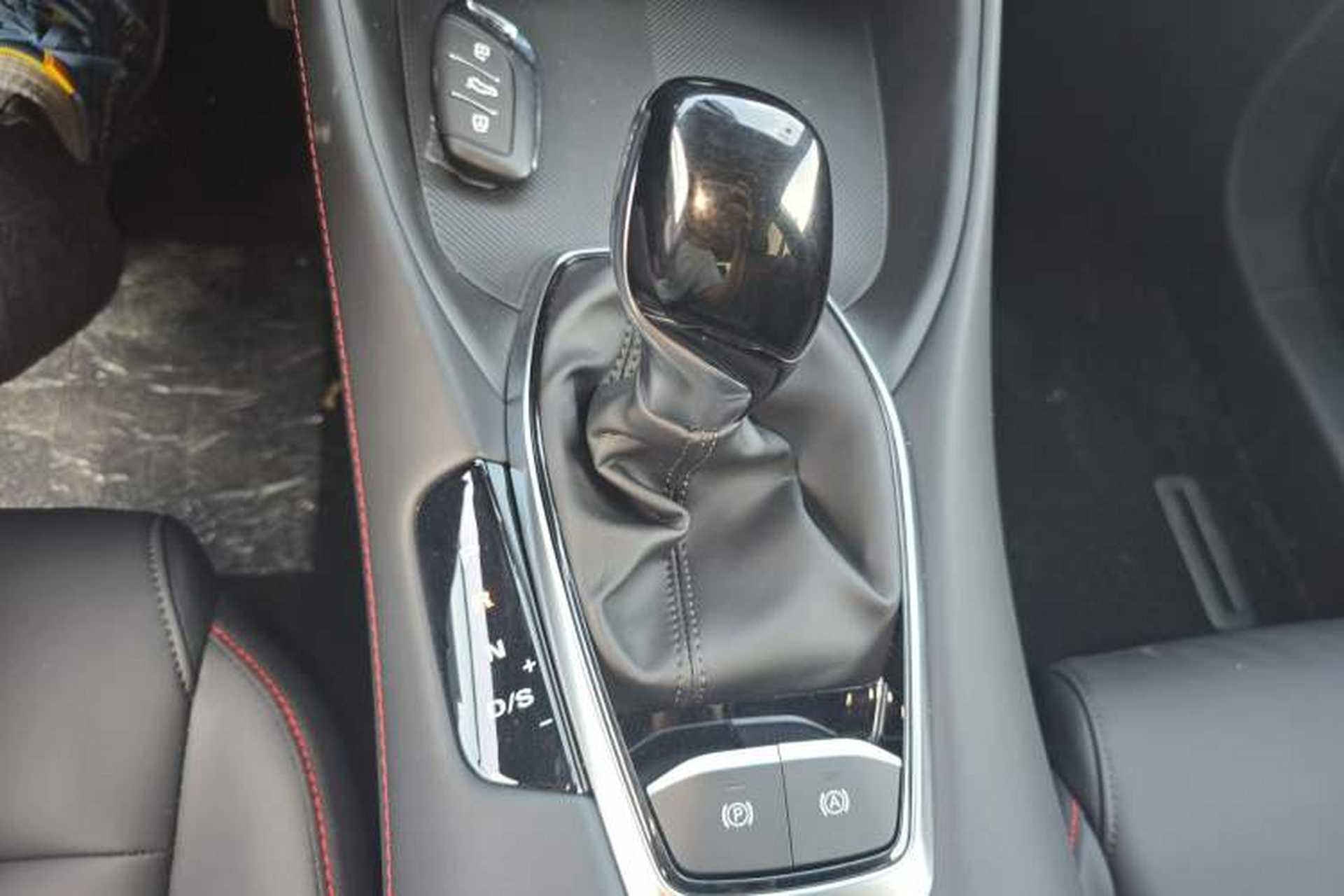 Used MG 5 2025 180 DVVT Global Luxury Edition Gear Lever