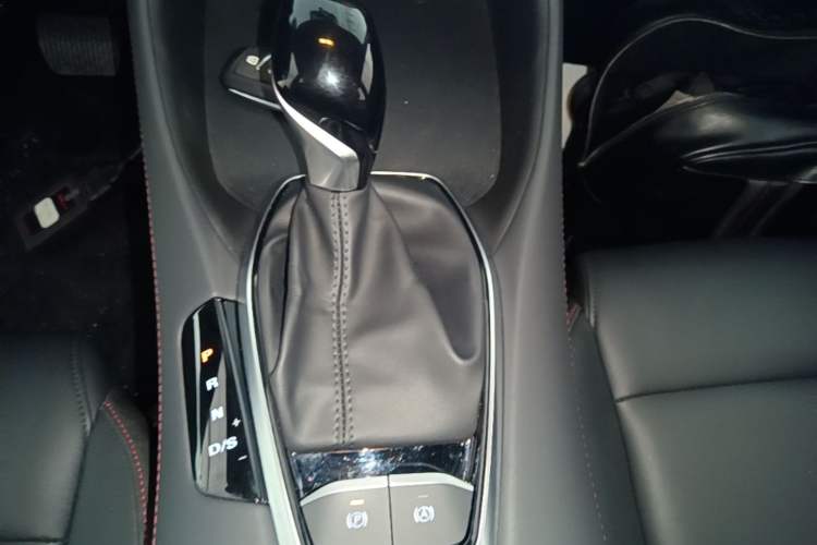 Used MG 5 2025 180 DVVT Global Luxury Edition Gear Lever