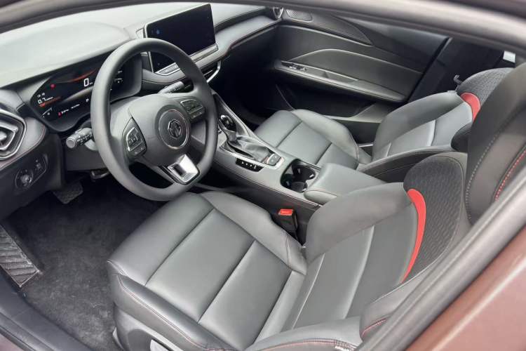 Used MG 5 2025 180 DVVT Global Luxury Edition Interior 1