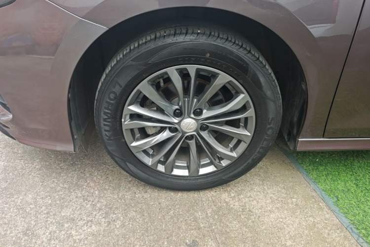 Used MG 5 2025 180 DVVT Global Luxury Edition Left Front Wheel Hub