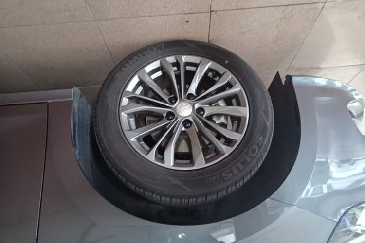 Used MG 5 2025 180 DVVT Global Luxury Edition Left Front Wheel Hub