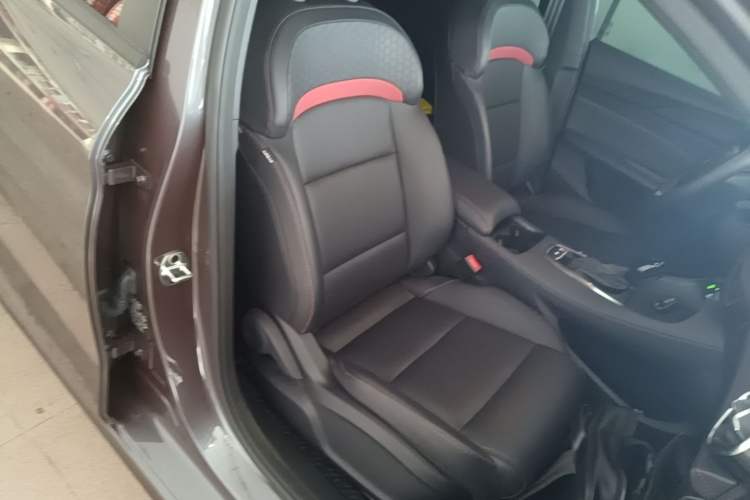 Used MG 5 2025 180 DVVT Global Luxury Edition Right Front Seat