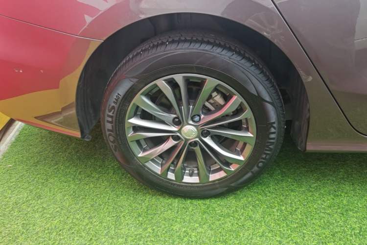 Used MG 5 2025 180 DVVT Global Luxury Edition Right Rear Wheel Hub