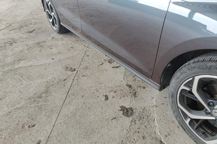 Used MG 5 2025 300TGI Global Flagship Edition Right Side Sill