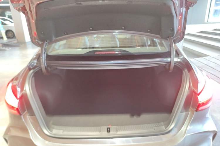 Used MG 5 2025 300TGI Global Flagship Edition Trunk