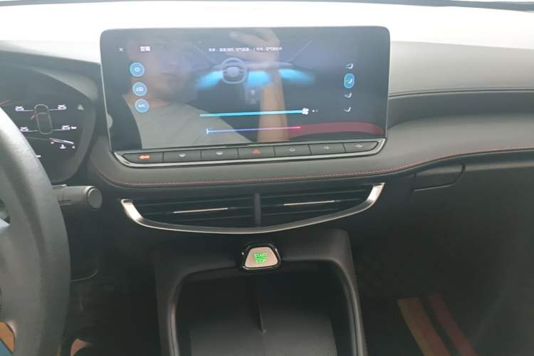 Used MG 5 2025 300TGI Global Flagship Edition Audio And AC Panel