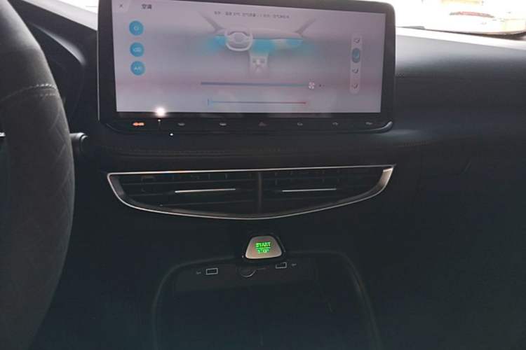 Used MG 5 2025 300TGI Global Flagship Edition Audio And AC Panel