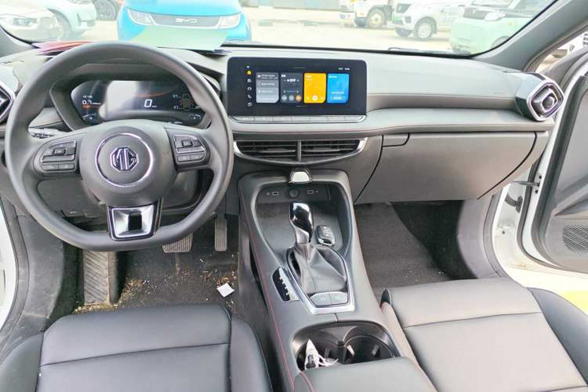 Used MG 5 2025 180 DVVT Global First Edition Center Console