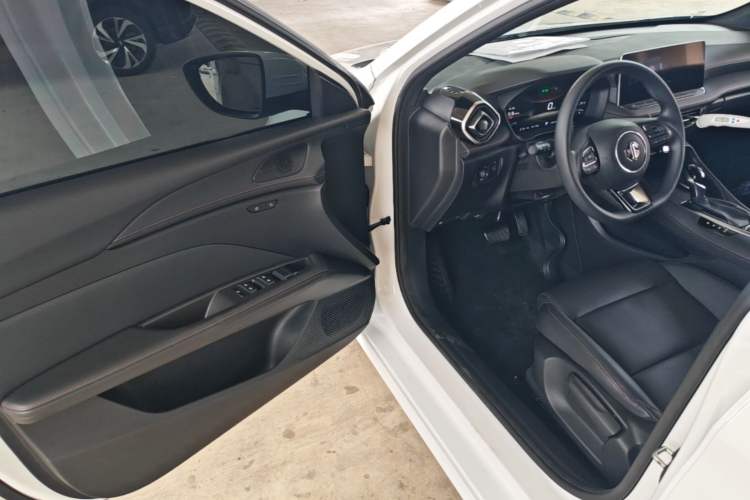 Used MG 5 2025 180 DVVT Global Luxury Edition Driver Seat