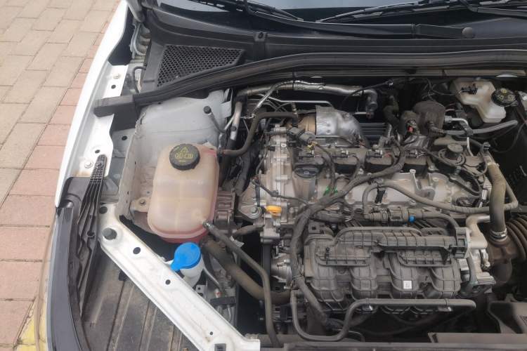 Used MG 5 2025 180 DVVT Global First Edition Engine Bay Right