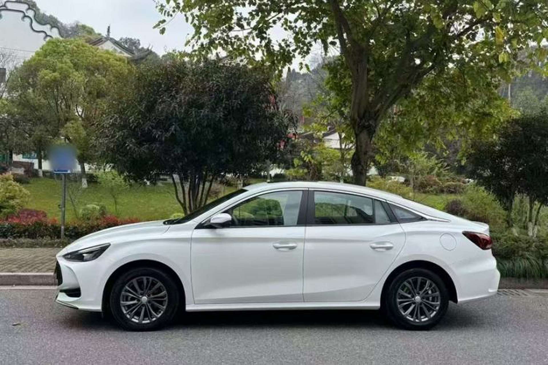 Used MG 5 2025 180 DVVT Global Luxury Edition Exterior 3