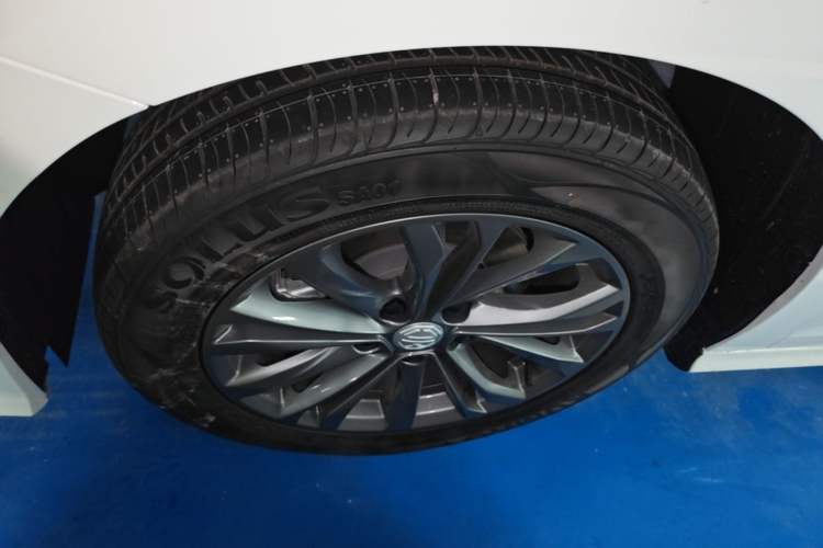 Used MG 5 2025 180 DVVT Global Luxury Edition Exterior 4