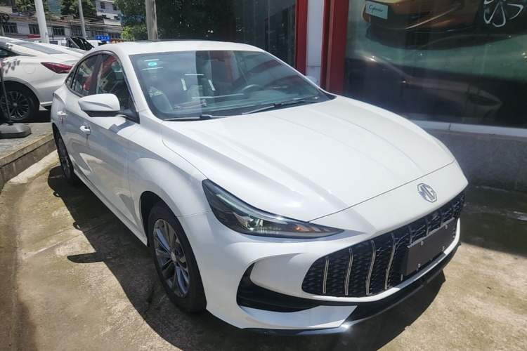 Used MG 5 2025 180 DVVT Global Luxury Edition Front Right 45 Deg