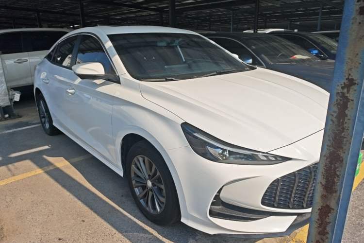 Used MG 5 2025 180 DVVT Global Luxury Edition Front Right 45 Deg
