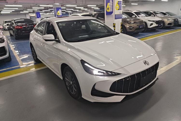 Used MG 5 2025 180 DVVT Global Luxury Edition Front Right 45 Deg