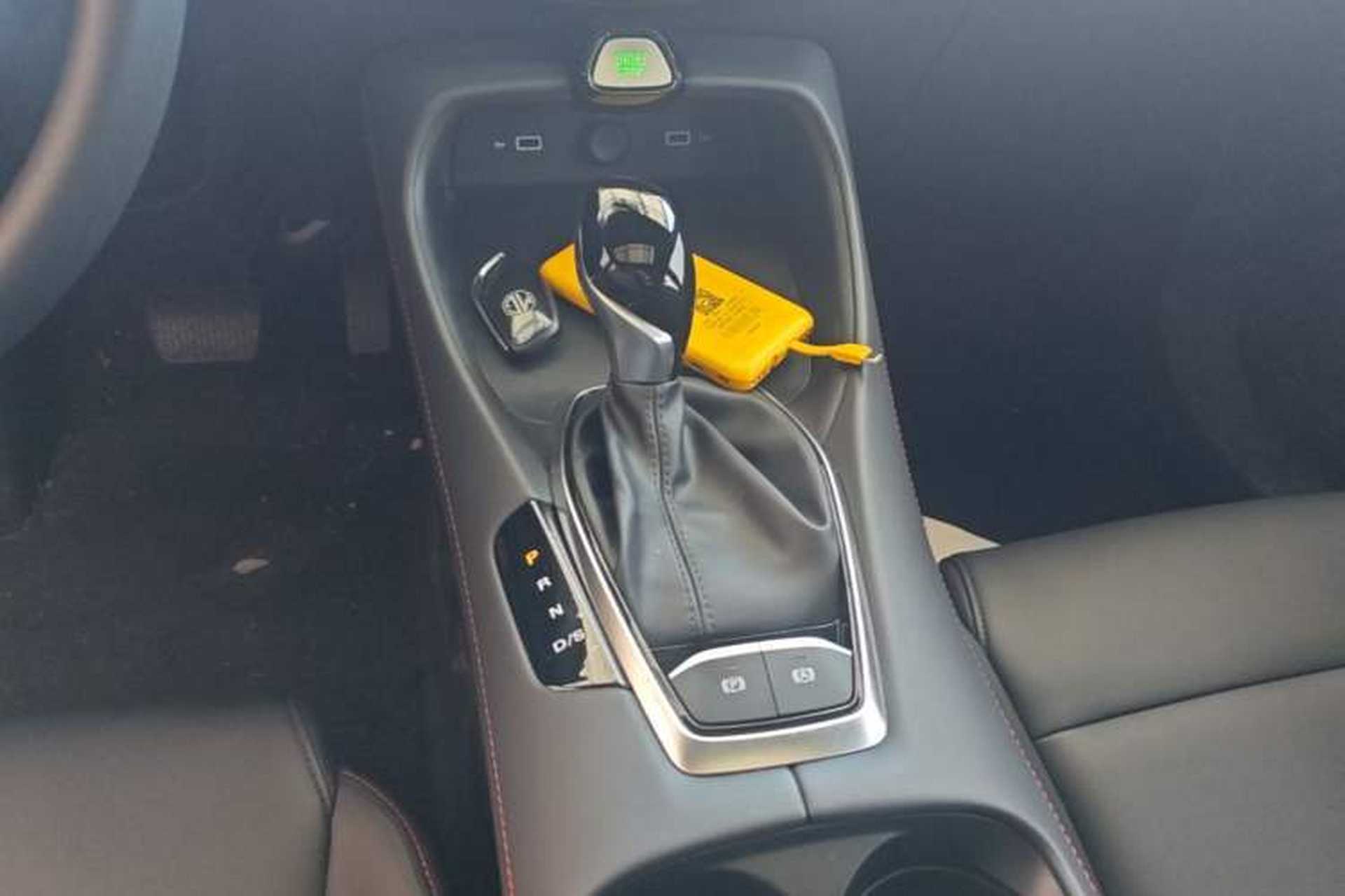 Used MG 5 2025 180 DVVT Global Luxury Edition Gear Lever