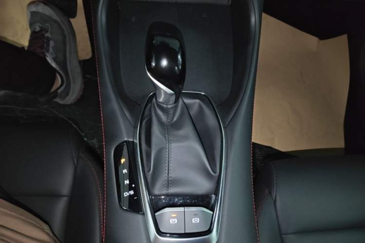 Used MG 5 2025 180 DVVT Global Luxury Edition Gear Lever