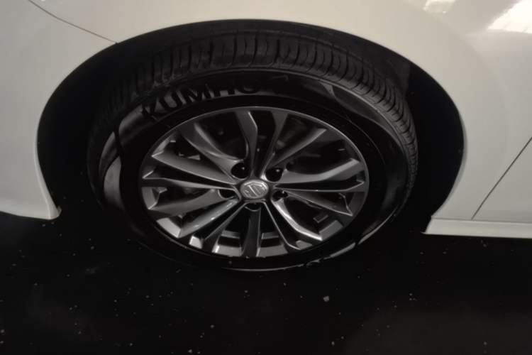 Used MG 5 2025 180 DVVT Global Luxury Edition Left Front Wheel Hub